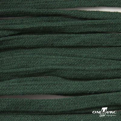 Шнур плетеный d-8 мм плоский, 70% хлопок 30% полиэстер, уп.85+/-1 м, цв.1016-т.зеленый - купить в Черкесске. Цена: 742.50 руб.